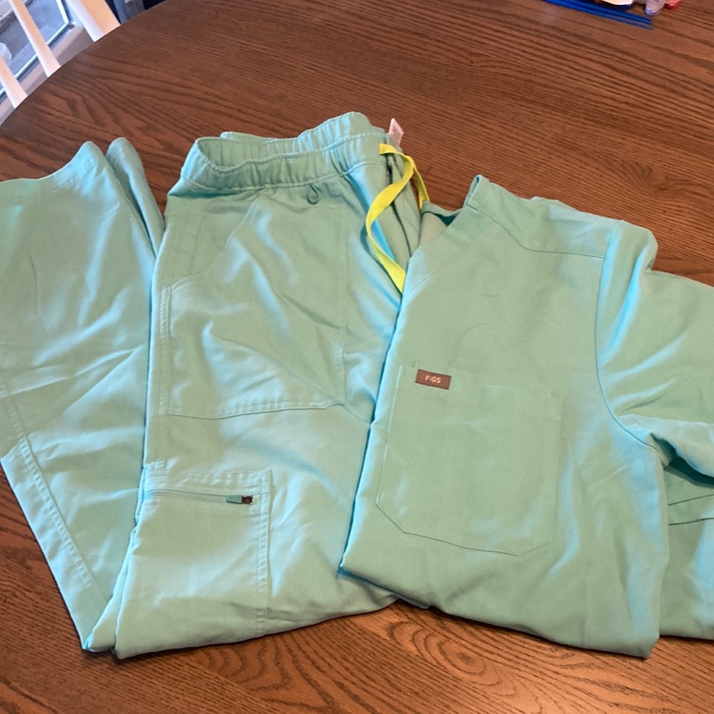 NWOT Figs Large scrubs